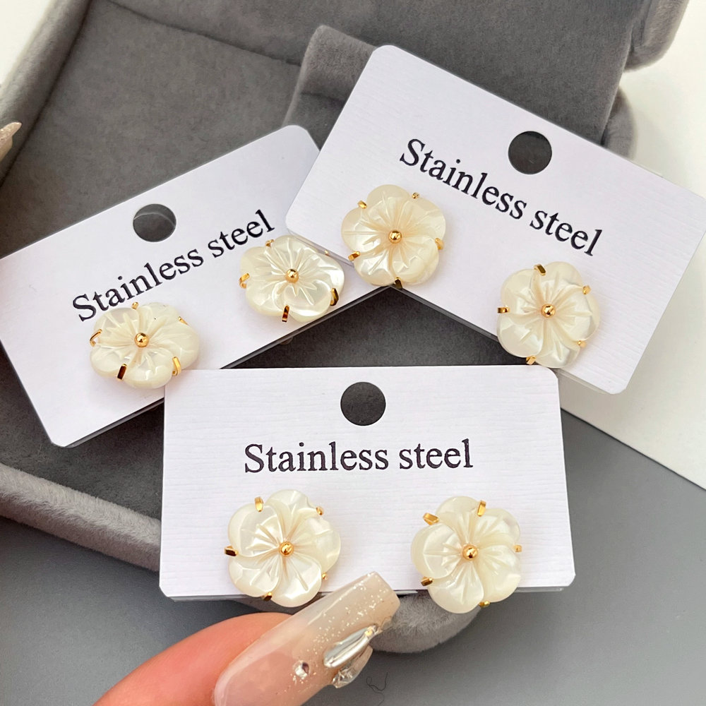 Small shell flower earrings