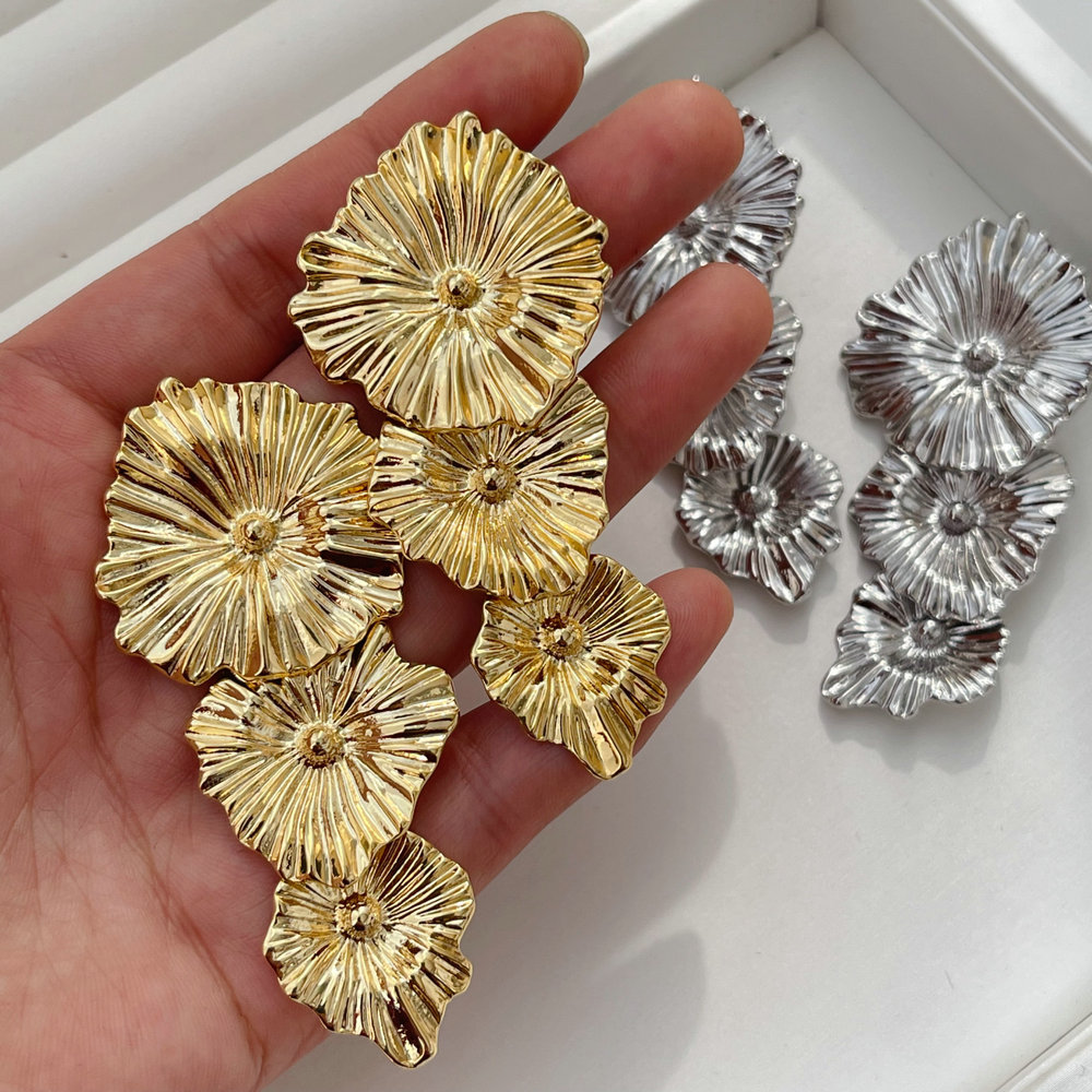 Metal chunky flower earrings