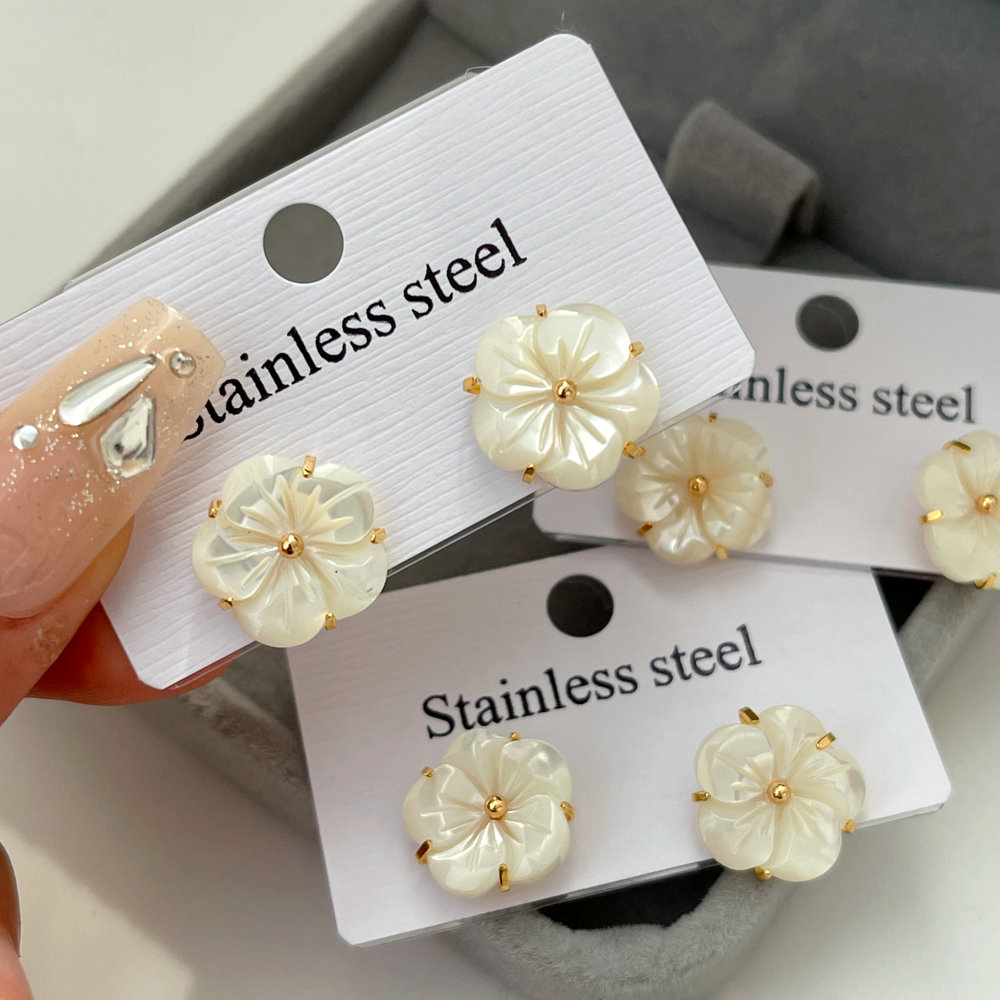 Small shell flower earrings