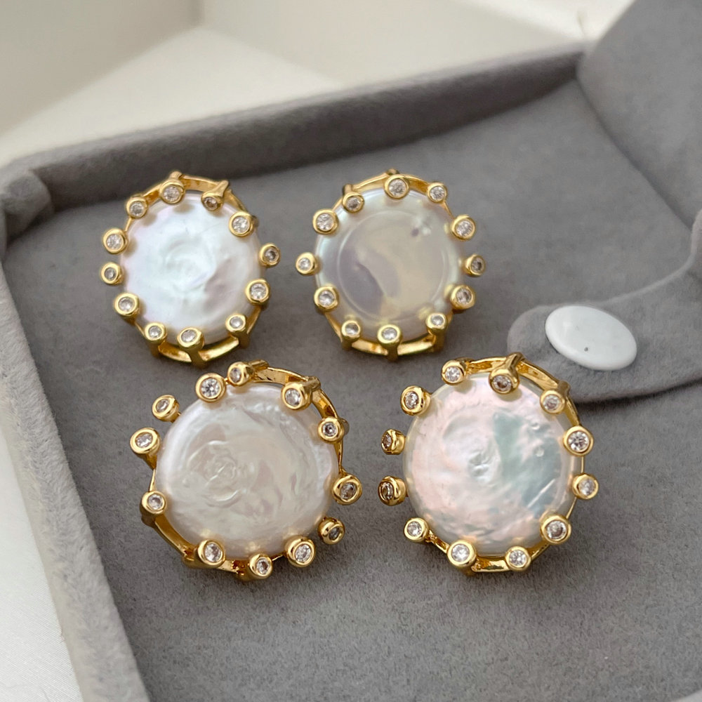 Fresh water pearl round earrings