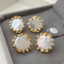 Fresh water pearl round earrings