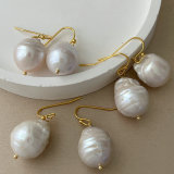 Fresh water pearl earrings