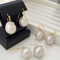 Fresh water pearl earrings