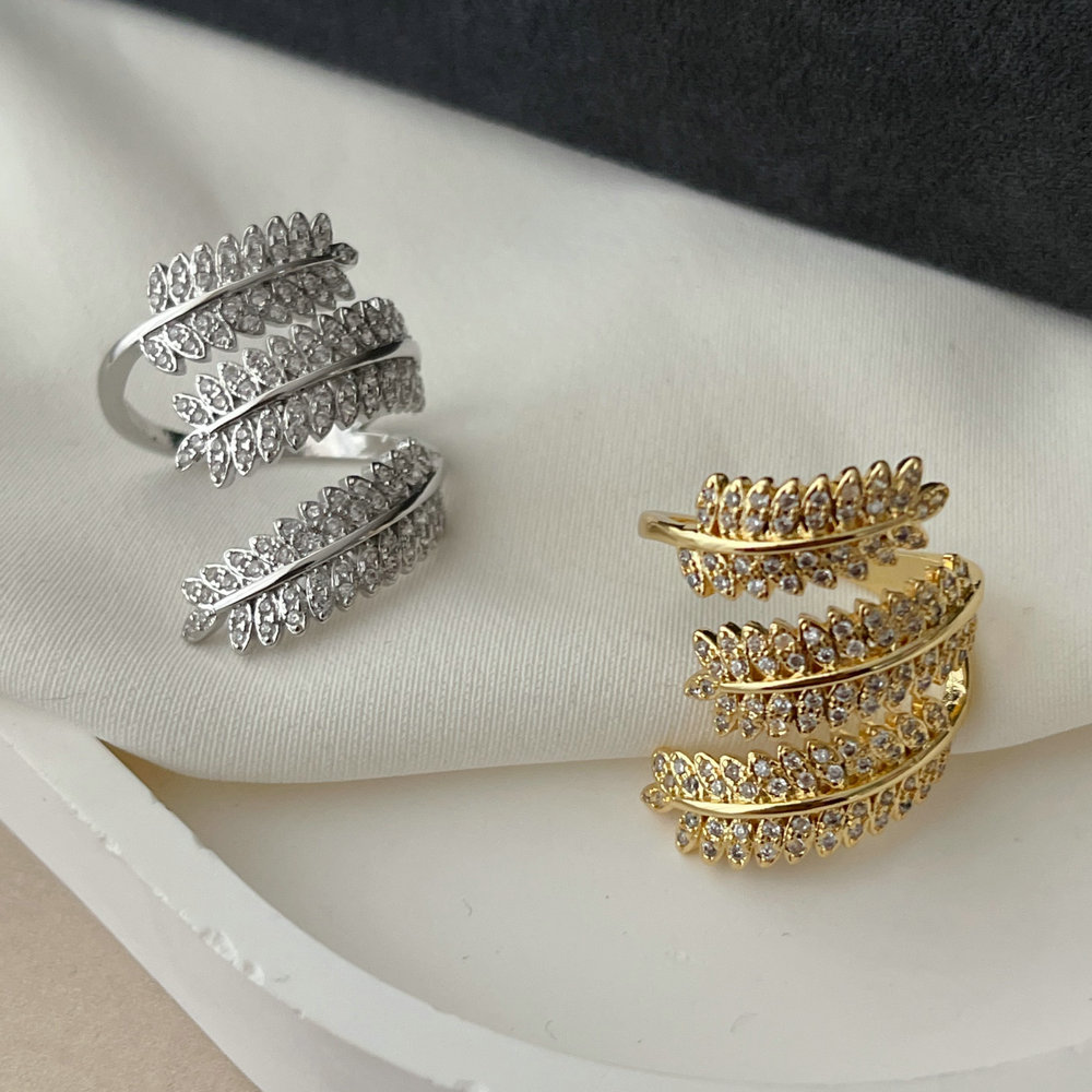 Pave zircon leaf ring