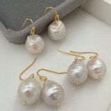 Fresh water pearl earrings