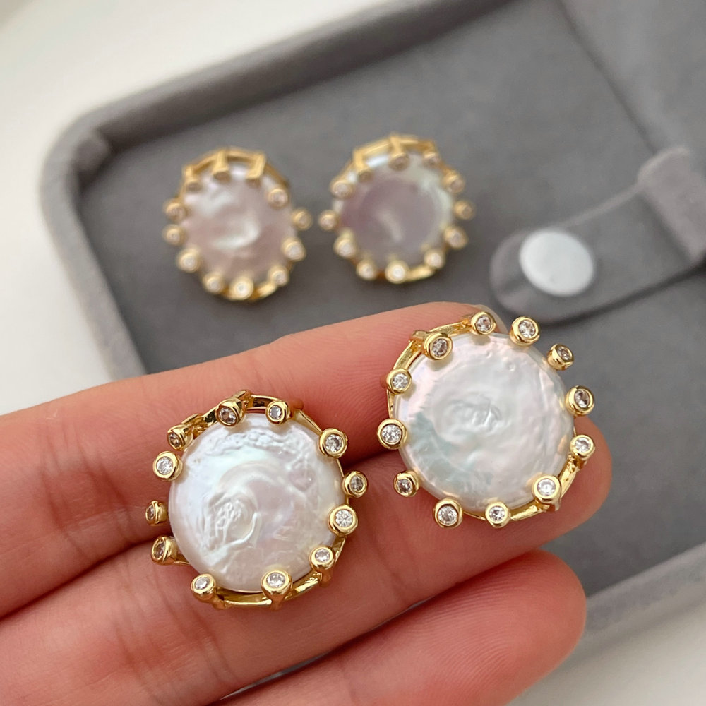 Fresh water pearl round earrings