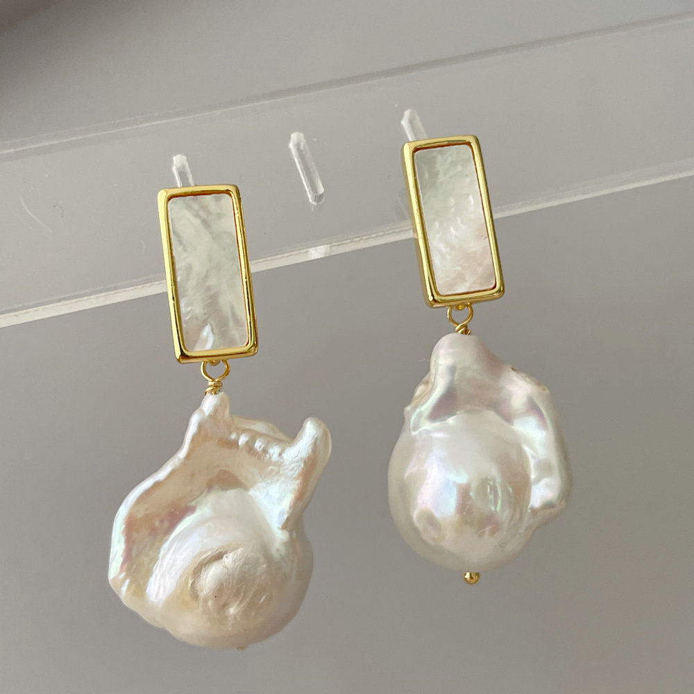 Fresh water pearl earrings