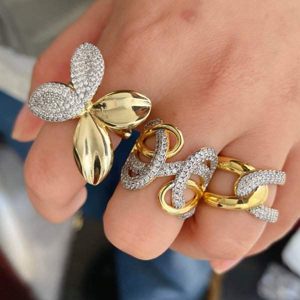 Two tone wing ring