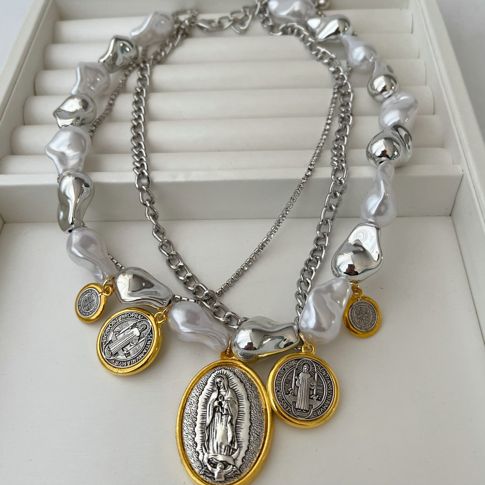 Chunky pearl charm necklace