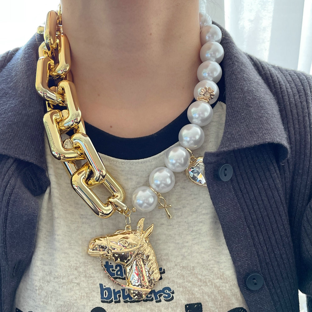 Chunky chain with horse pendant
