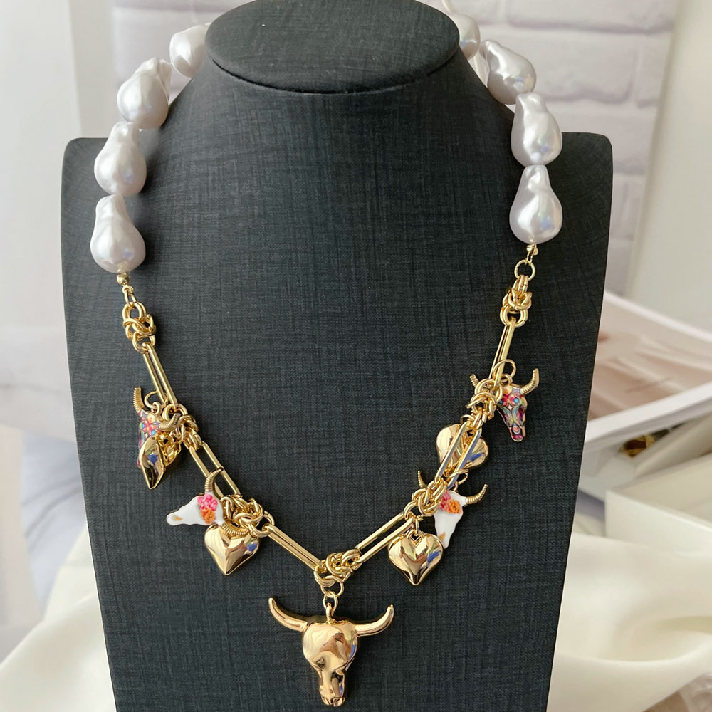 Horn charm necklace