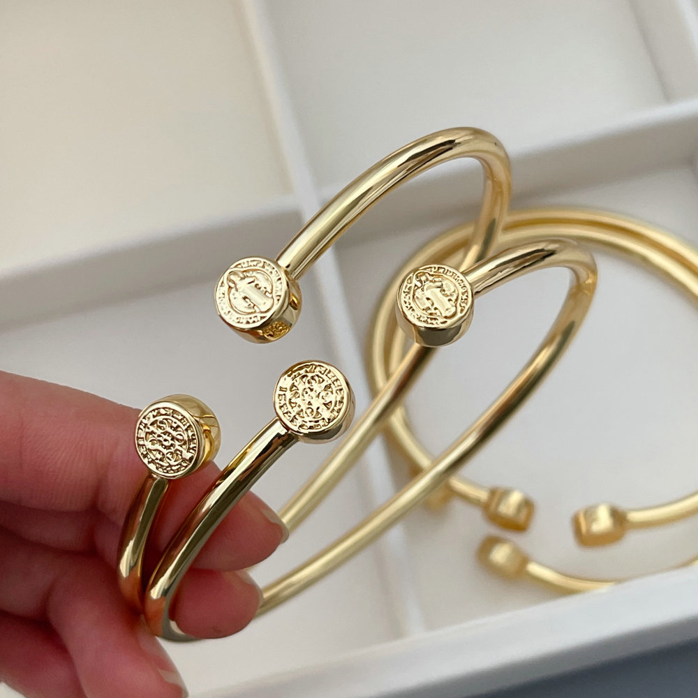 Metal cross bracelet