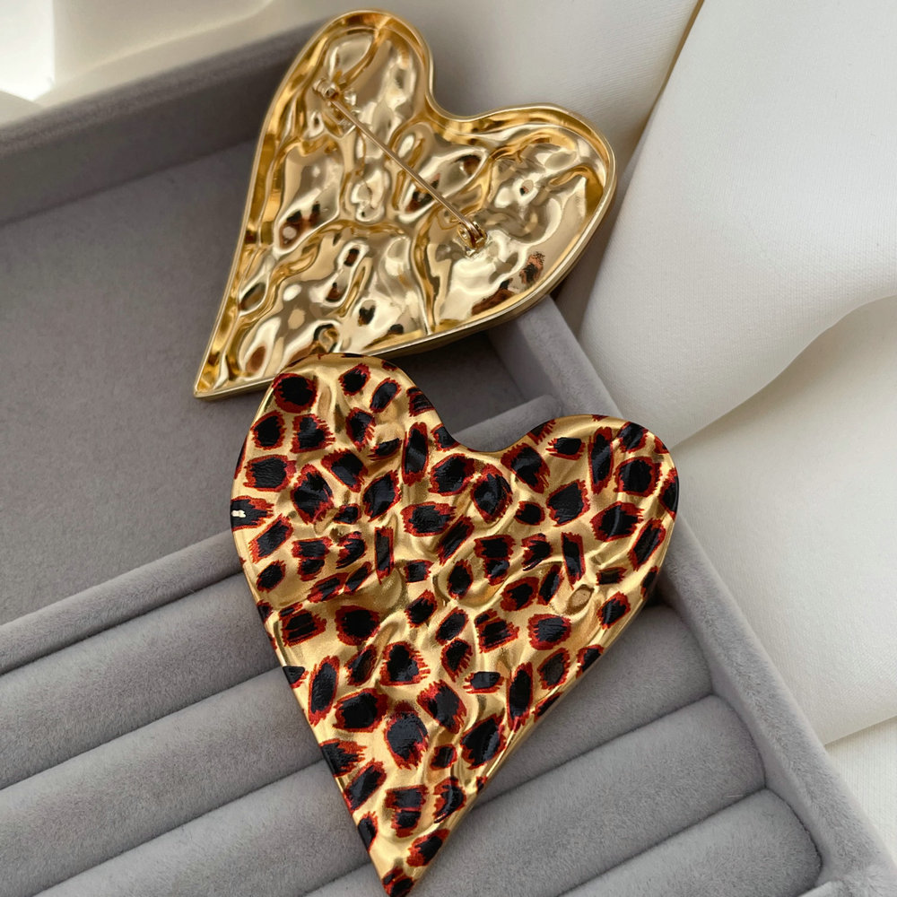 Leopard print peach heart brooch