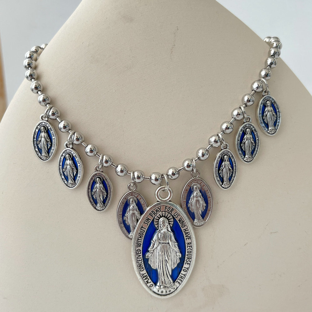 Charm bead necklace