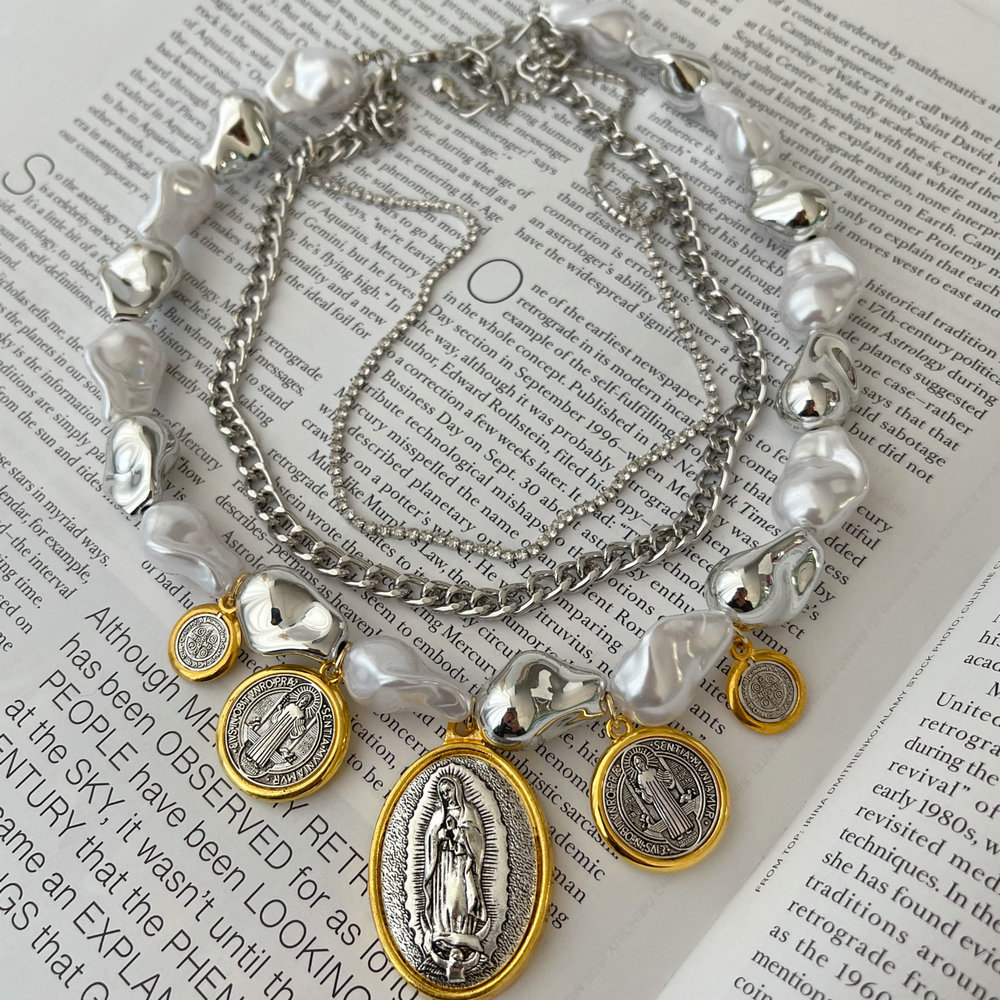 Chunky pearl charm necklace