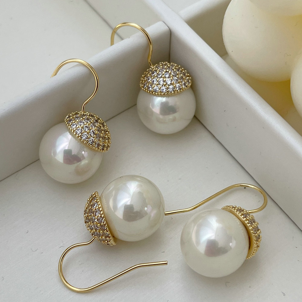 Pearl drop earrings