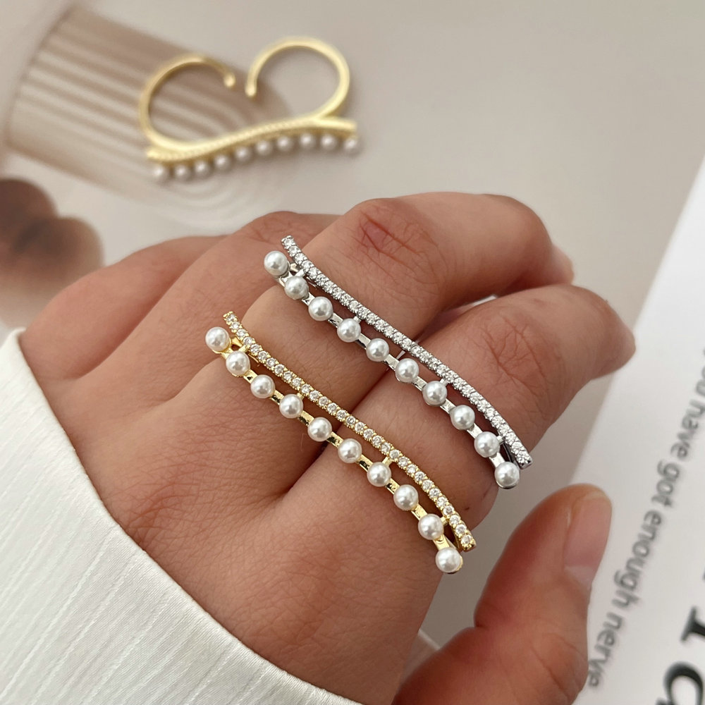 Pave zircon line pearl ring