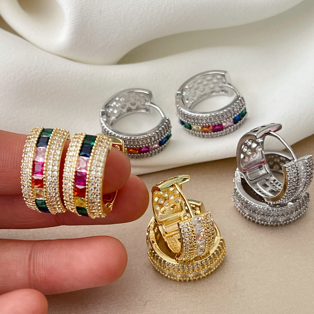 Pave zircon round hoop