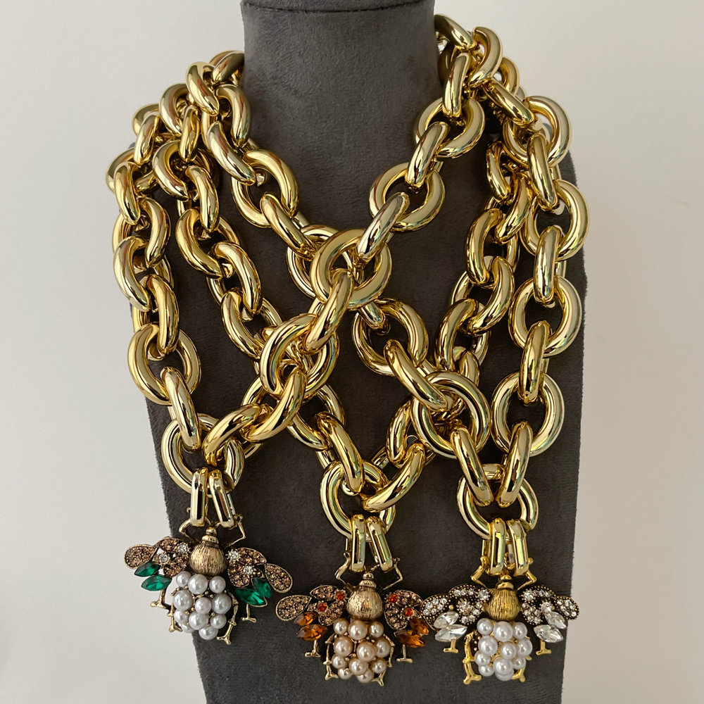 Chunky bee charm necklace