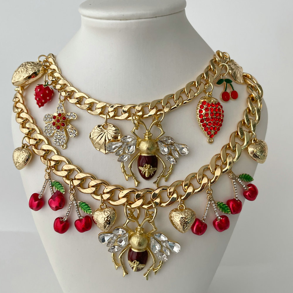 Chunky bee charm necklace