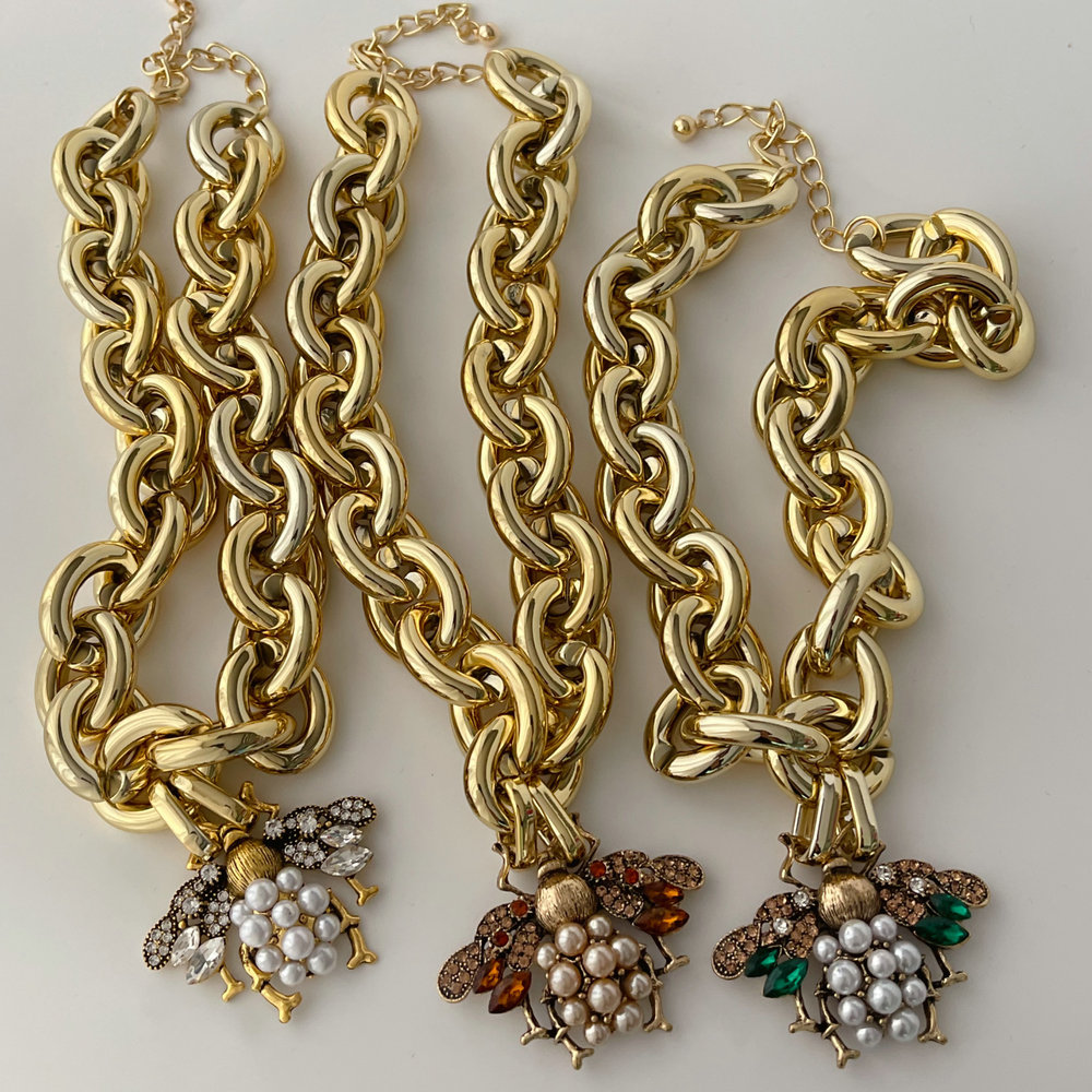 Chunky bee charm necklace