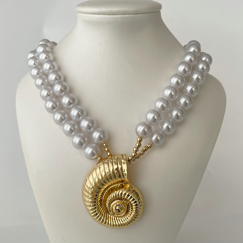 Glass pearl shell necklace