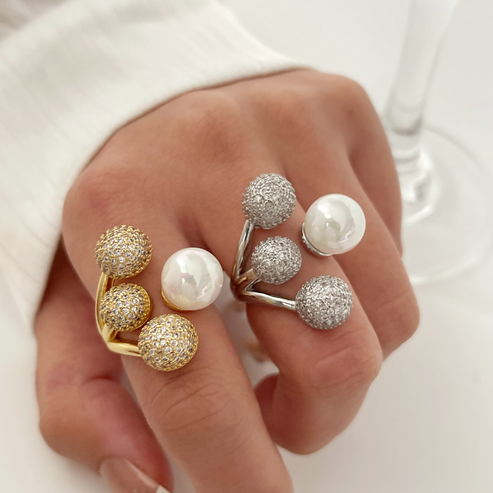 Pave pearl ball fan ring
