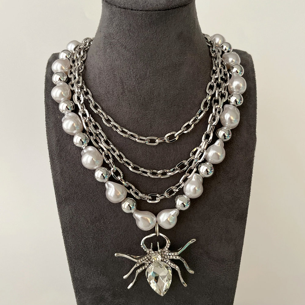 Chunky layer spider necklace