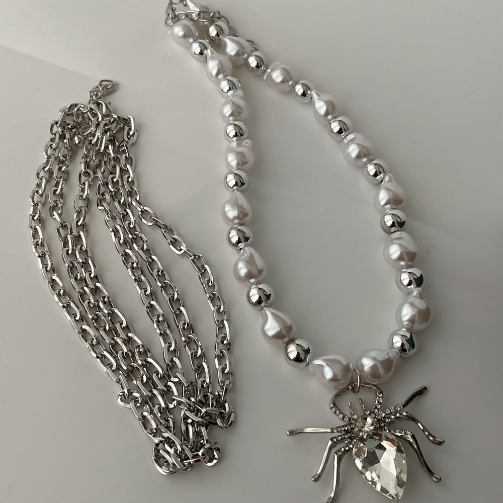 Chunky layer spider necklace