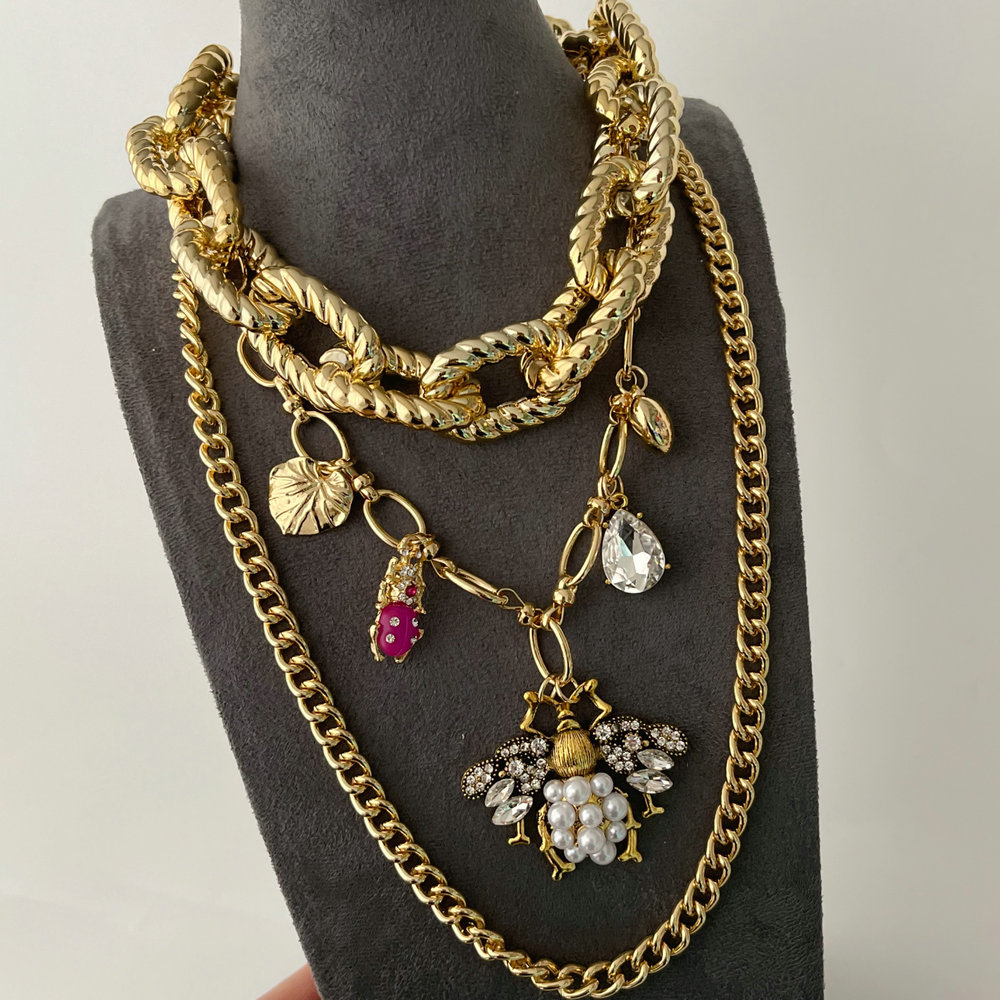 Chunky layer bee necklace