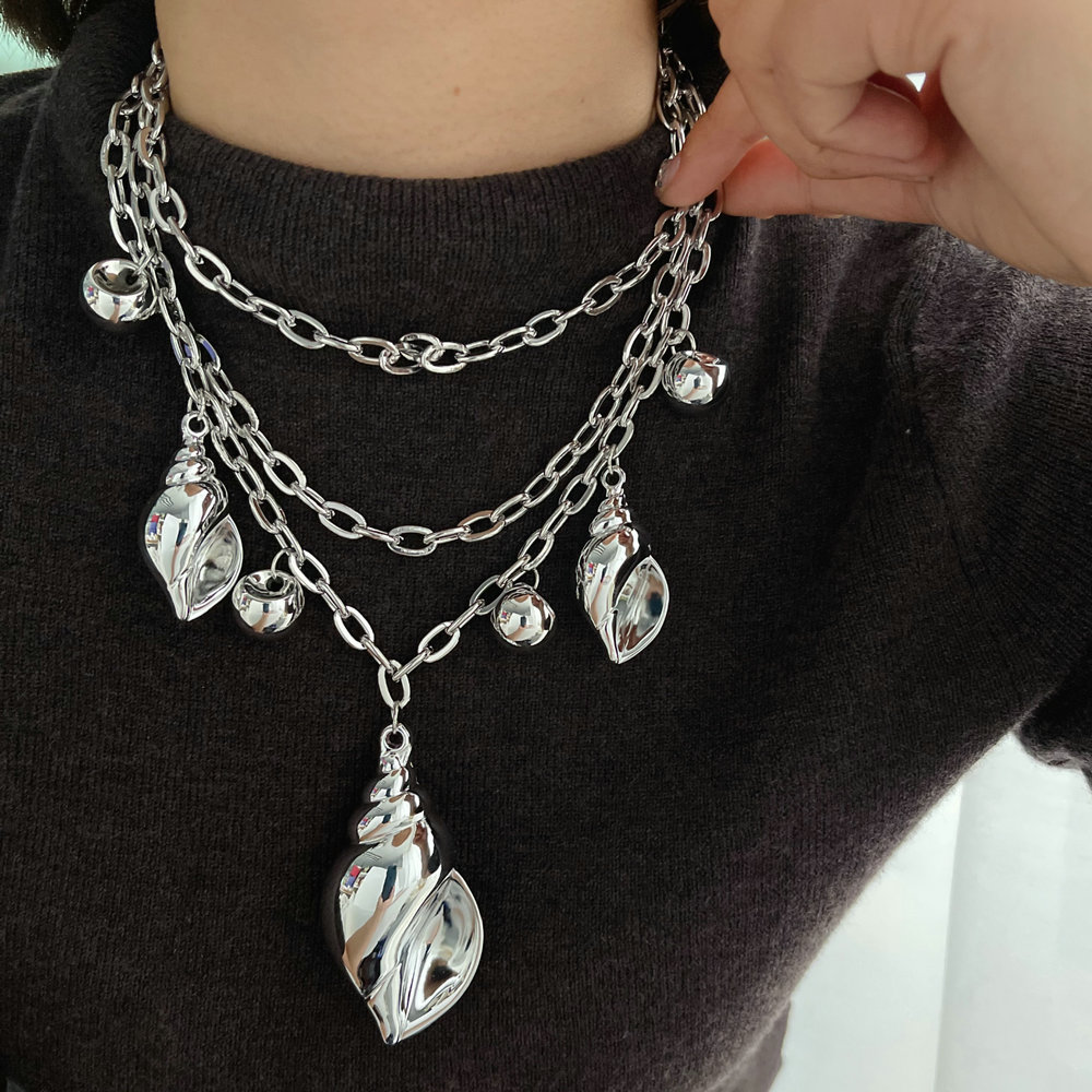Chunky layer conch necklace