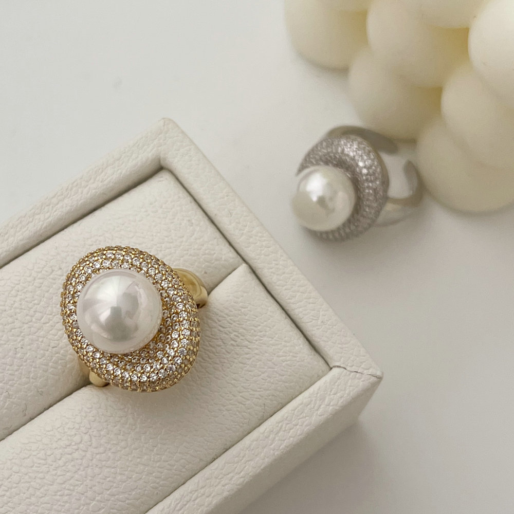 Pave zircon pearl ring