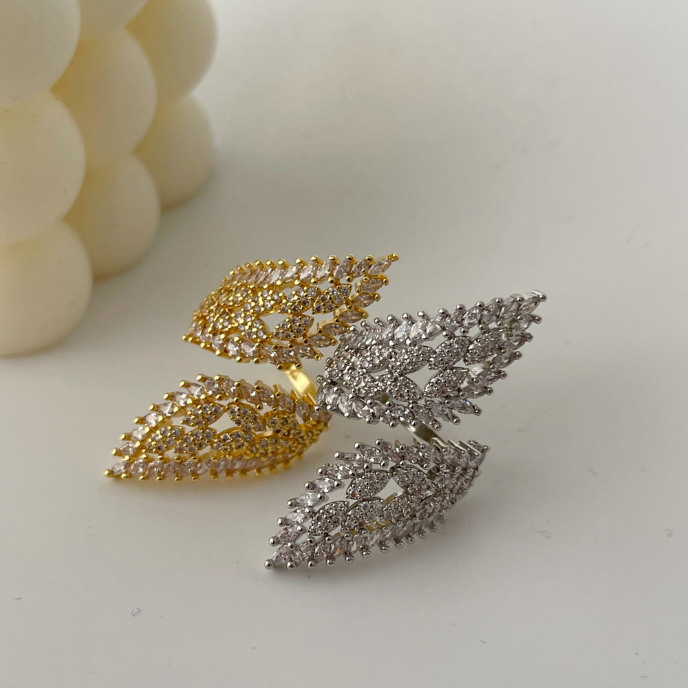 Pave zircon leaf ring