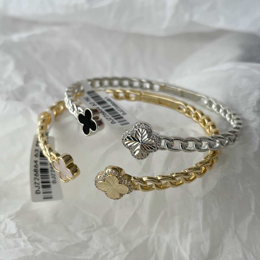 Clover cuff