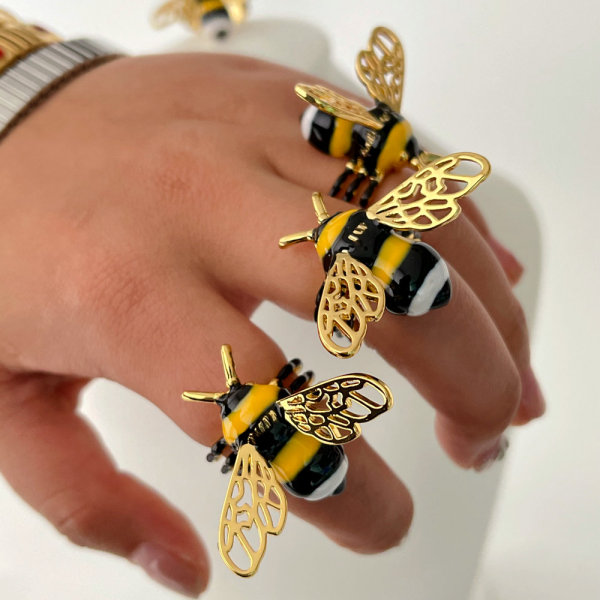 Enamel bee ring