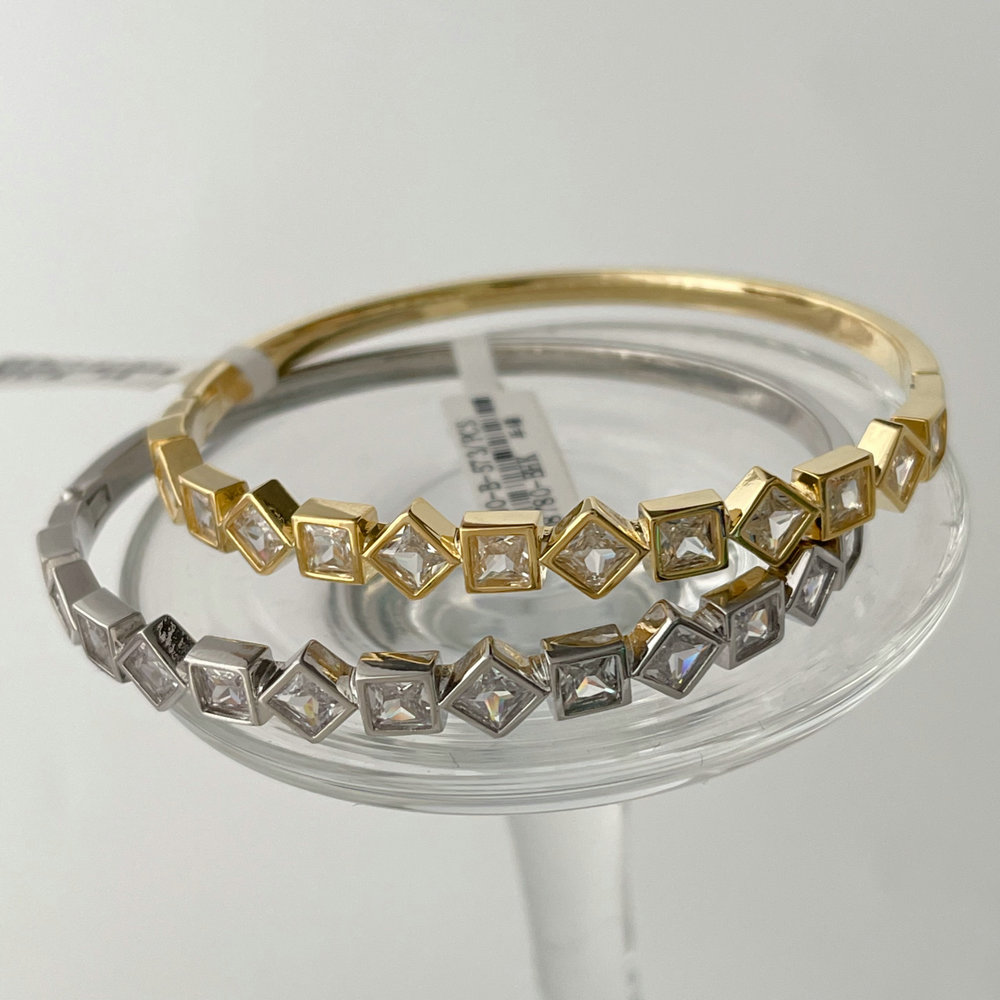 Pave zircon fashion bangle