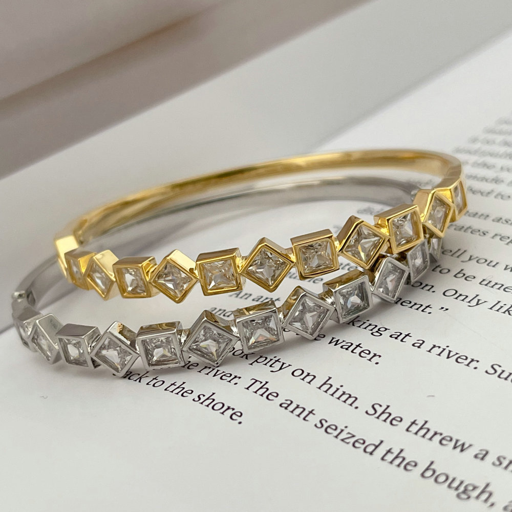 Pave zircon fashion bangle