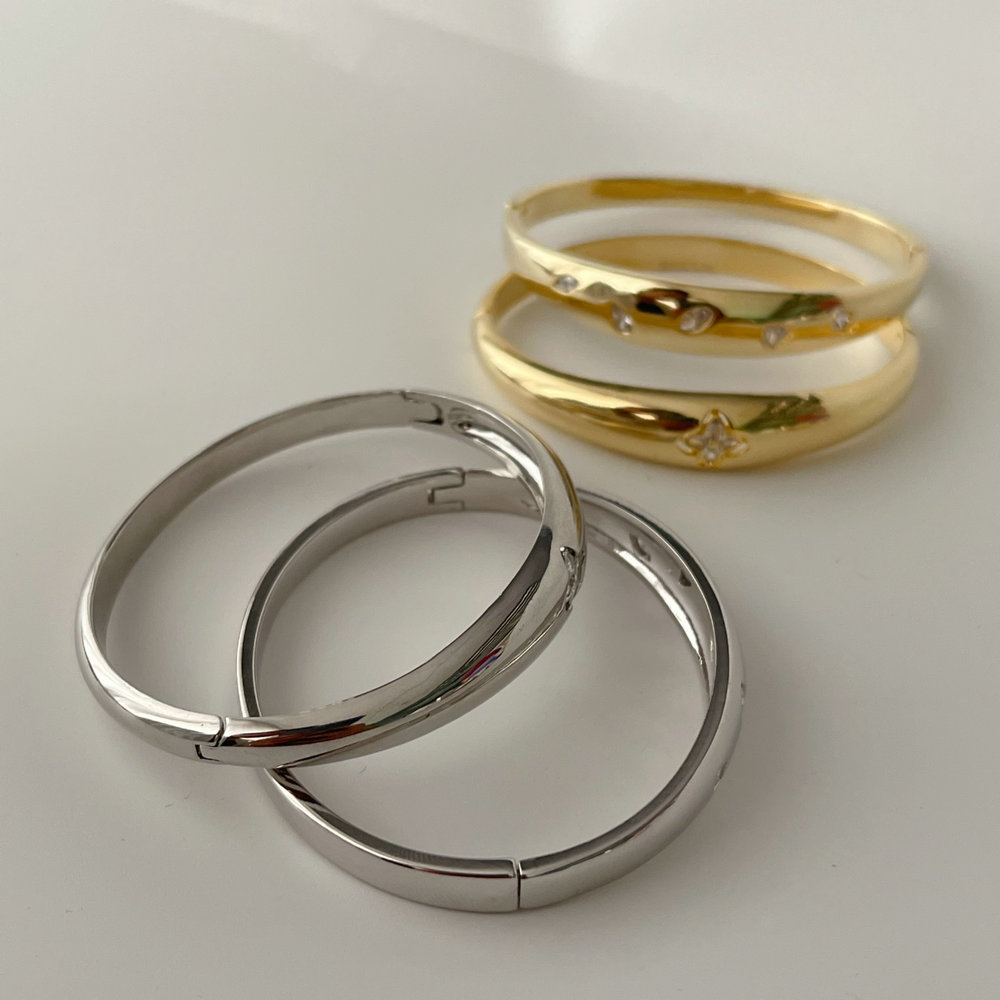 Zircon flower bangle