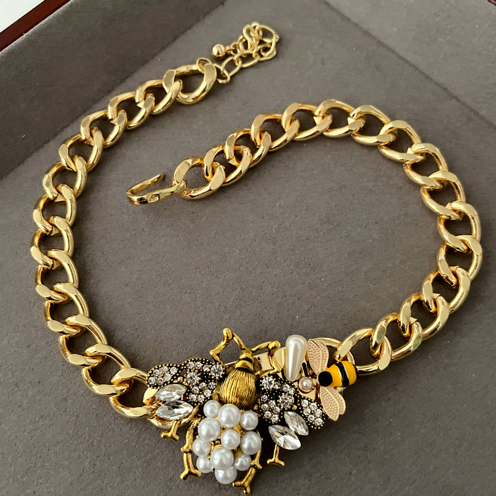 Cuban chain bee necklace
