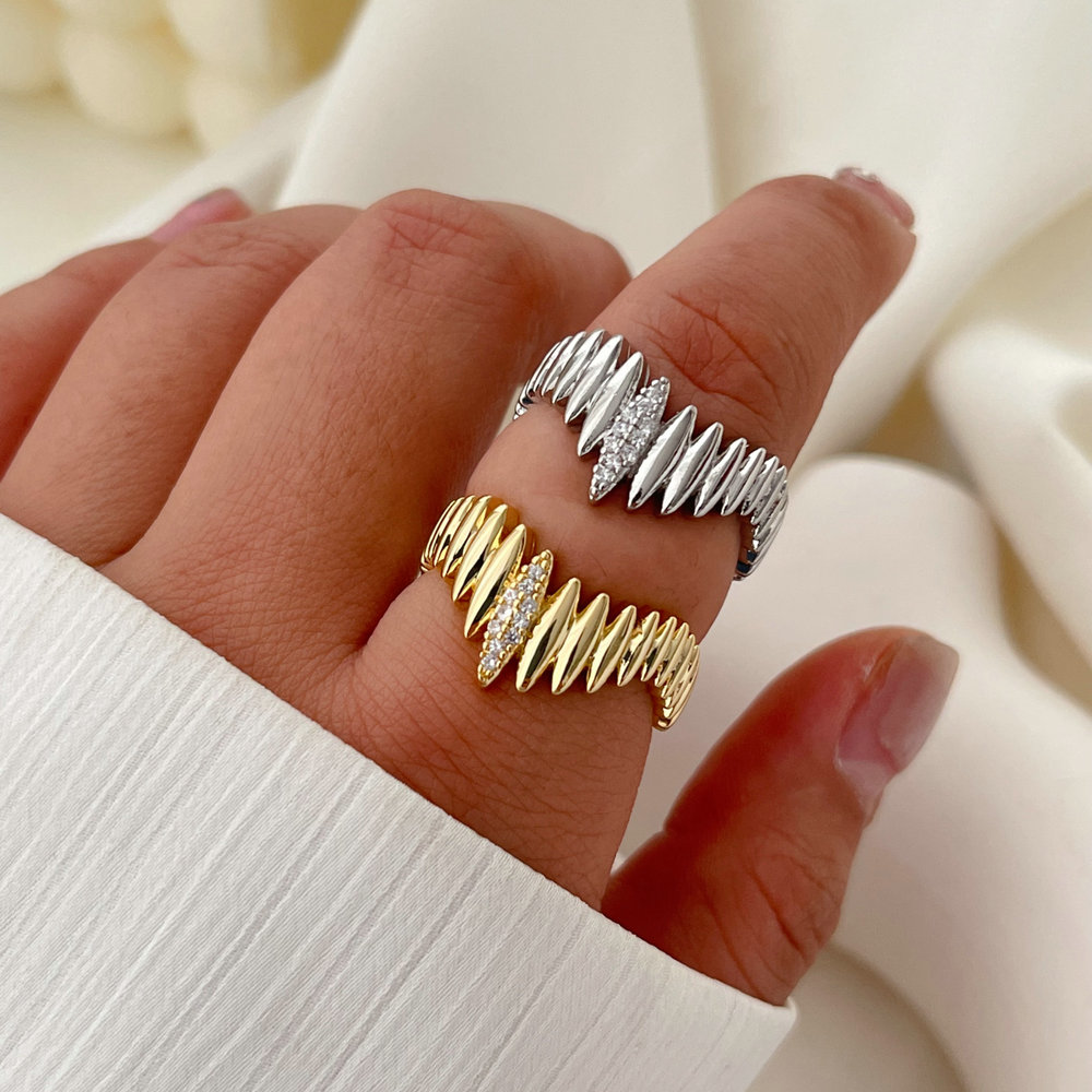 Wave shape ring