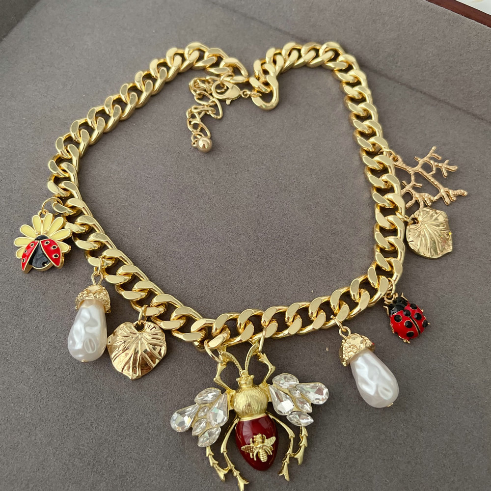 Cuban chain bee necklace