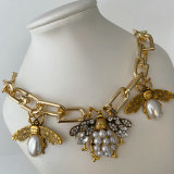 Chunky chain bee necklace