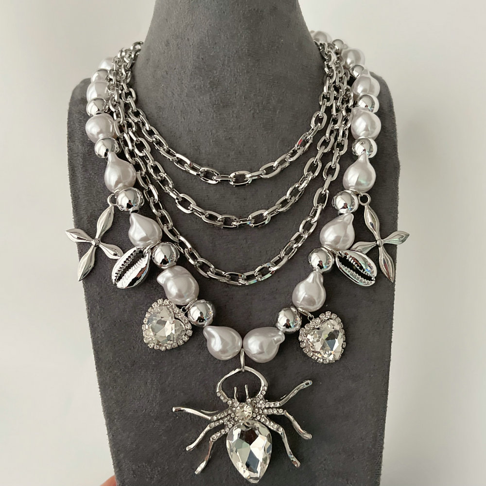 Chunky layer spider neckace