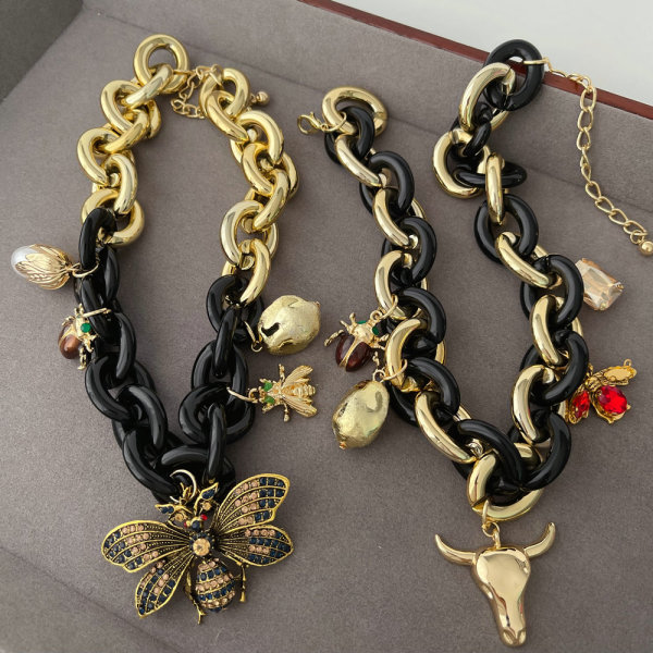 Acrylic chunky necklace with bull bee charm