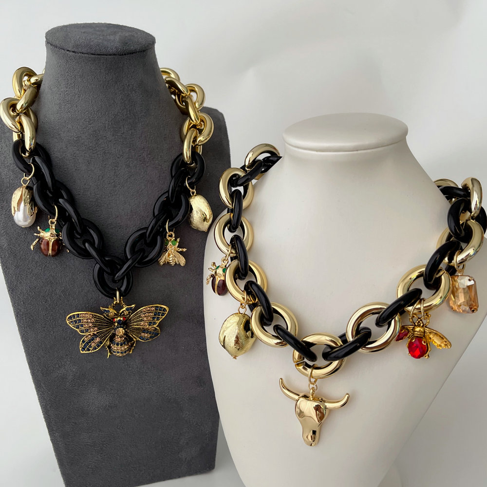 Acrylic chunky necklace with bull bee charm
