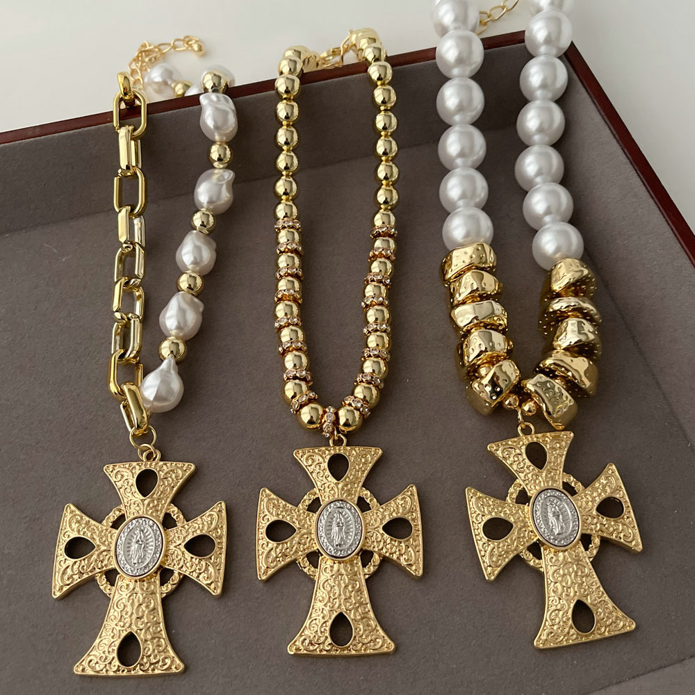 Chunky cross pendant necklace