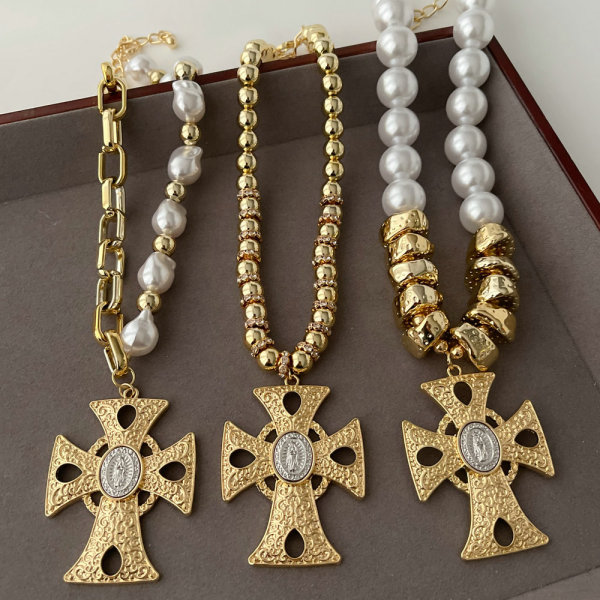 Chunky cross pendant necklace