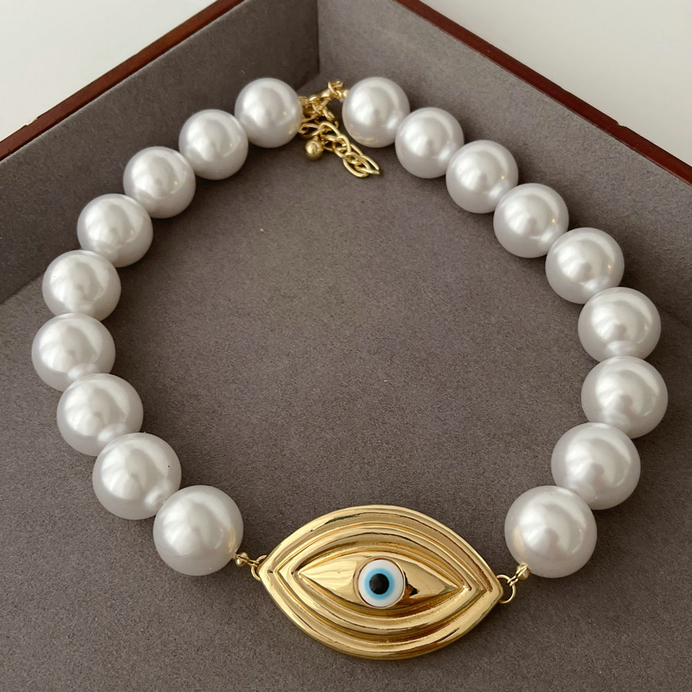 Glass pearl eye necklace