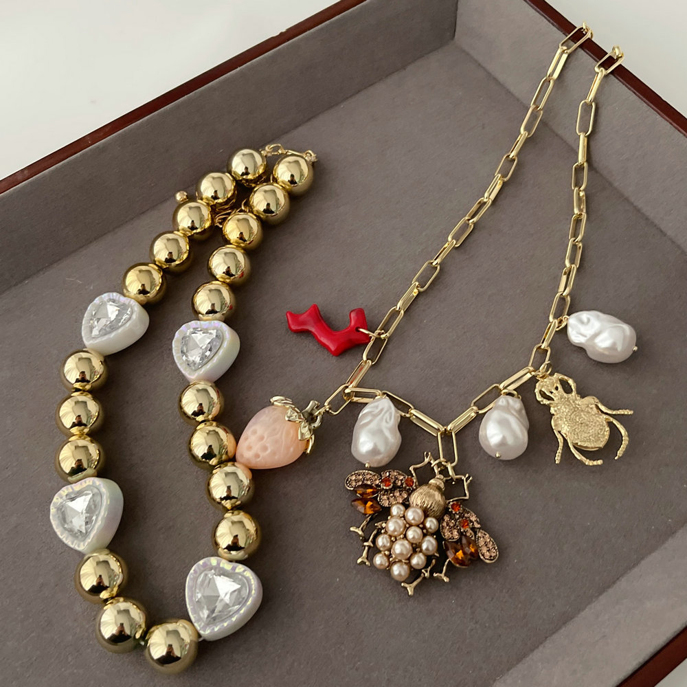 Layer bee necklace