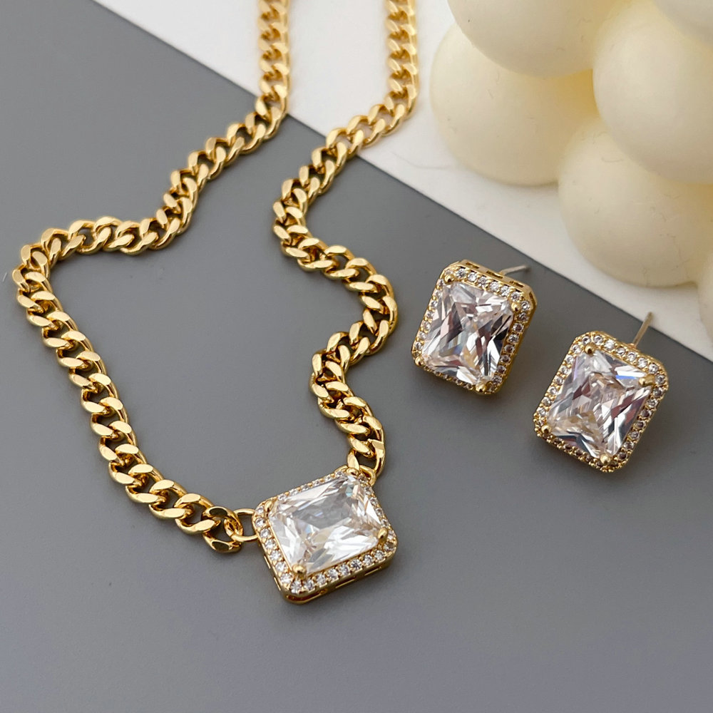 Simple zircon square set
